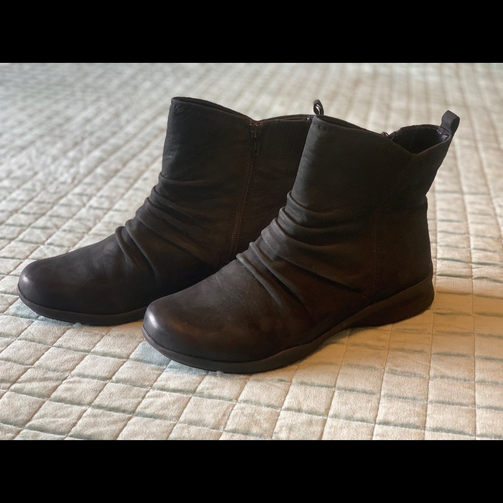 Earth booties